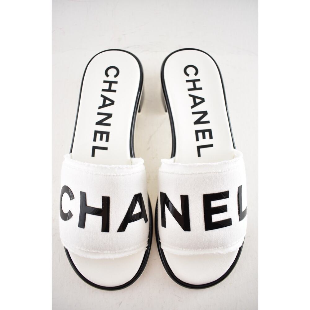 Chanel 24C White Black CHA NEL Letter Logo Mule Slide Block Heel Sandal 37.5 - Picture 7 of 16